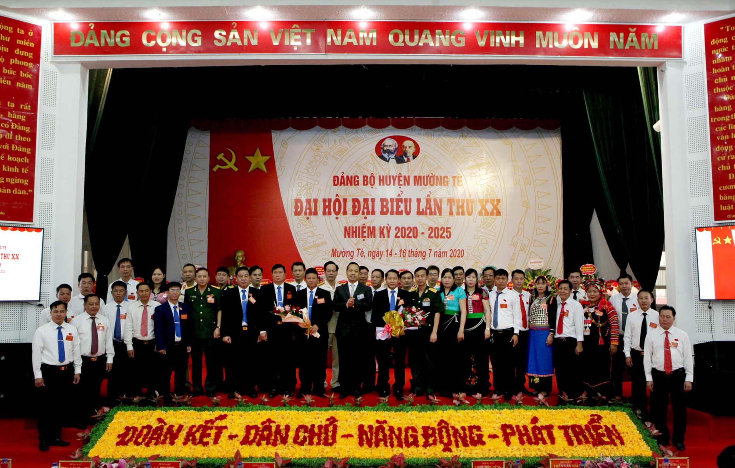 6386: Ban Chấp hành Đảng bộ huyện Mường Tè khóa XX, nhiệm kỳ 2020 – 2025 ra mắt Đại hội